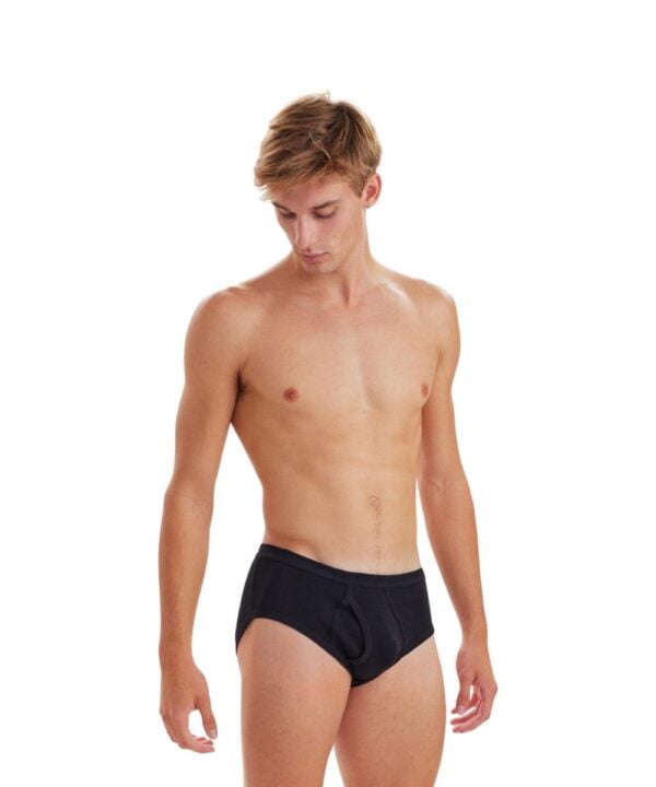 svarta-briefs-kalsonger-med-gylf-modellbild